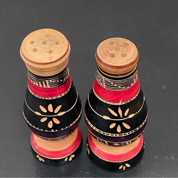 Vintage Mexico Hand Carved Wooden Salt & Pepper Shakers - Picture 3 of 7